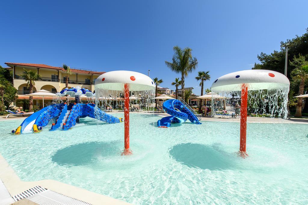 Portes Beach Hotel ネア・ポティダイア エクステリア 写真