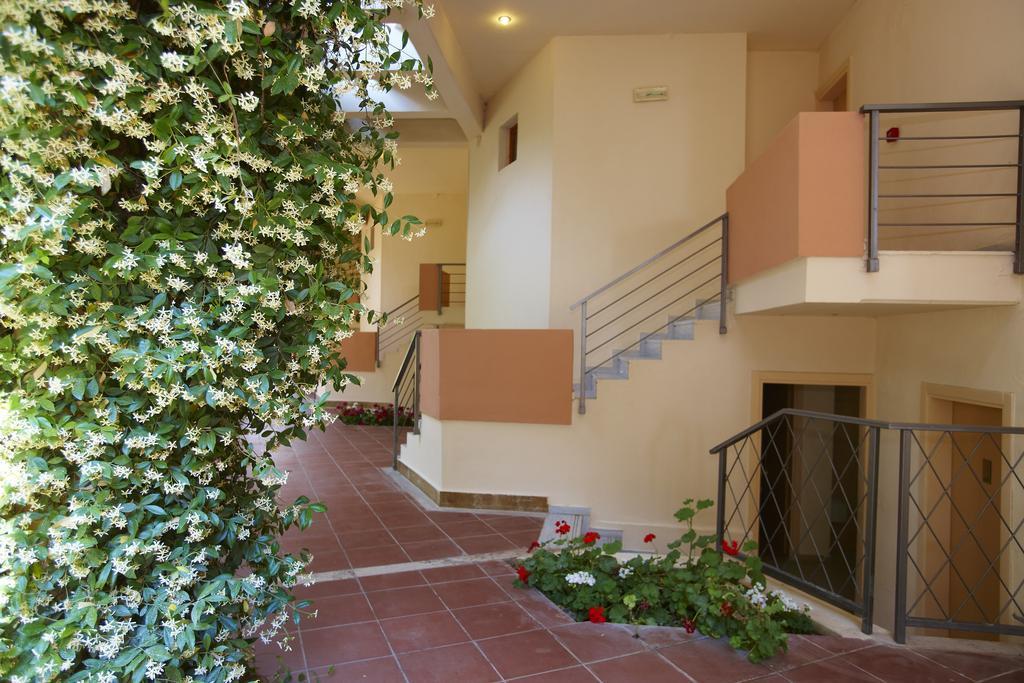 Portes Beach Hotel ネア・ポティダイア エクステリア 写真