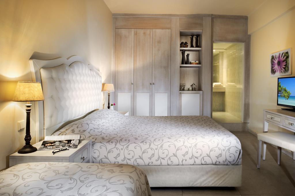 Portes Beach Hotel ネア・ポティダイア エクステリア 写真